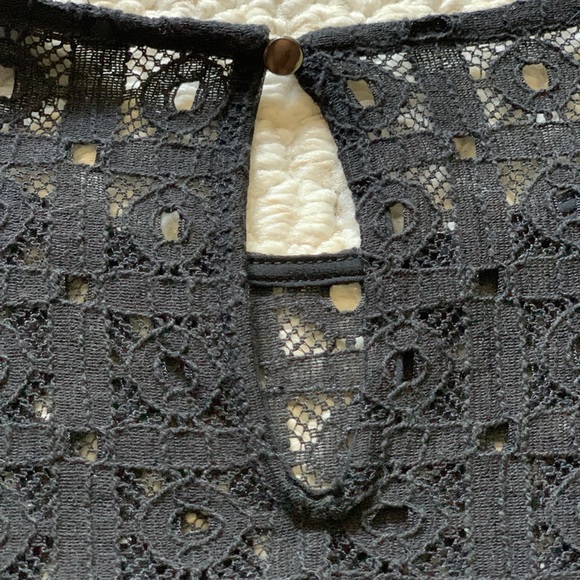 Black eyelet top - Picture 4 of 4